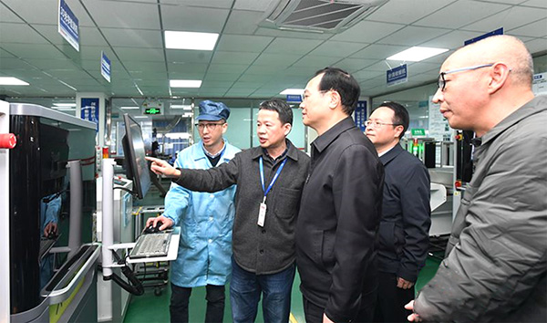 福建省委常委、福州市委書記林寶金一行蒞臨睿能科技調(diào)研(圖2)